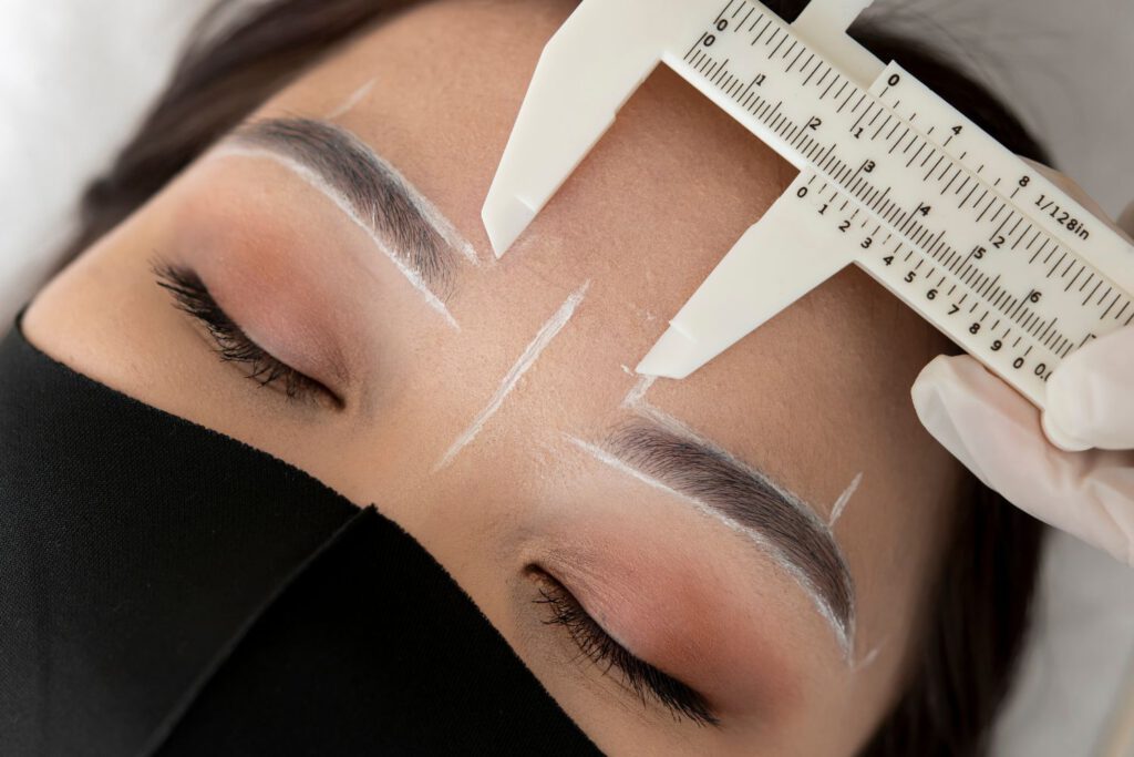 Laminado de cejas para una mejor belleza facial