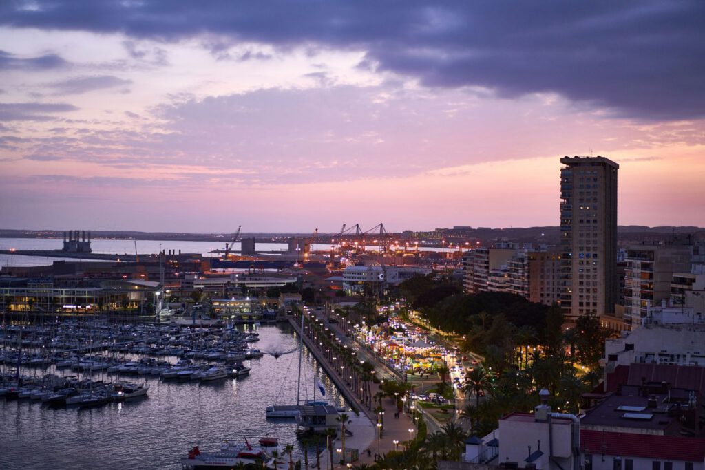 Atardecer en la hermosa ciudad de Alicante