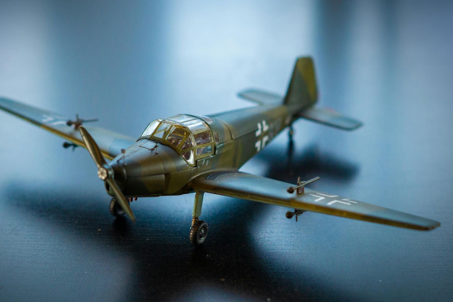 Avión en forma de miniatura militares